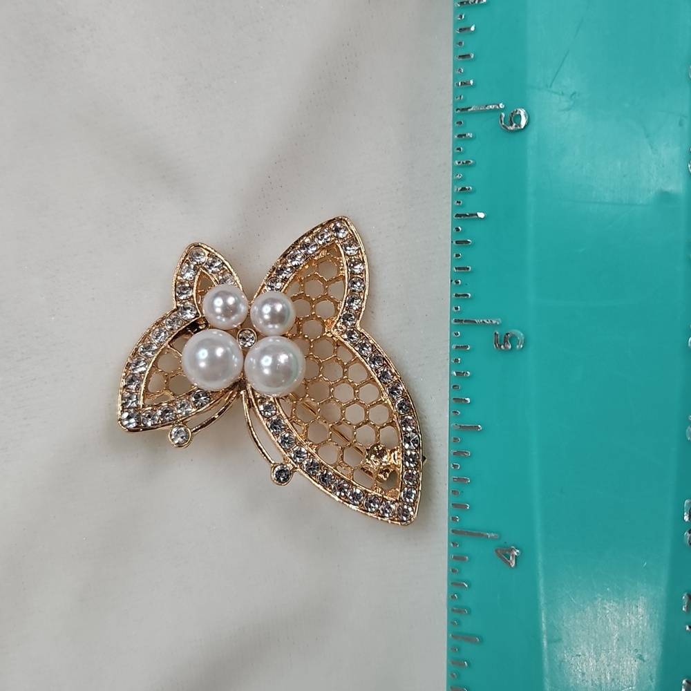 Women's Gold Rhinestone Pearl Butterfly Brooch Retro Style Pin Rhinestone NWOT - Picture 2 of 4